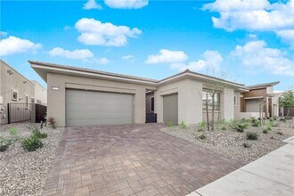 11049 Concord Vly Dr in Las Vegas, NV - Building Photo - Building Photo