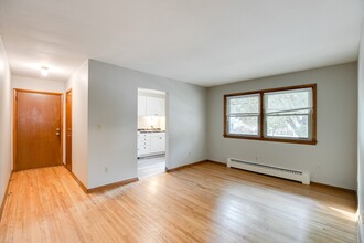 475 Saint Clair Ave in St. Paul, MN - Building Photo - Building Photo