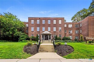 869 Farmington Ave in West Hartford, CT - Building Photo