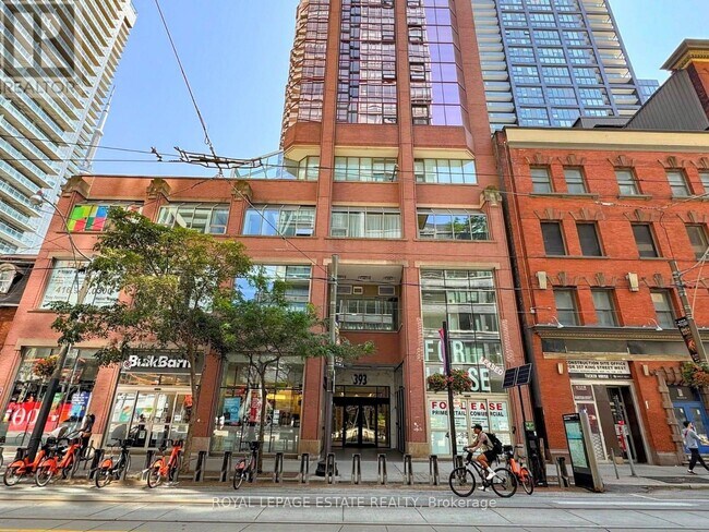 393-393 King St W in Toronto, ON - Building Photo - Building Photo