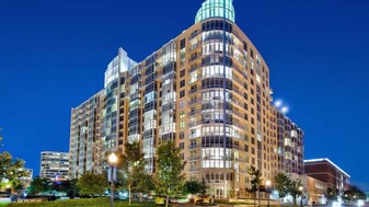 4440 Willard Ave in Bethesda, MD - Building Photo