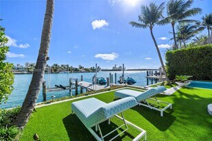 227 E Dilido Dr in Miami Beach, FL - Building Photo