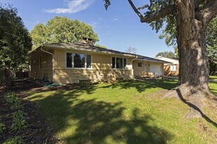 4222 Basswood Rd, Unit S142 in Minneapolis, MN - Building Photo - Building Photo