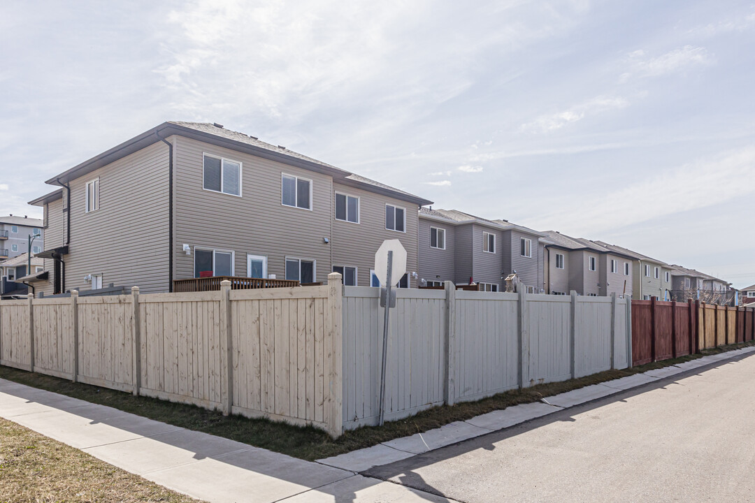 2424 17 Av NW in Edmonton, AB - Building Photo