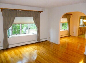 6 Madeline St, Unit 1 in Worcester, MA - Foto de edificio - Building Photo