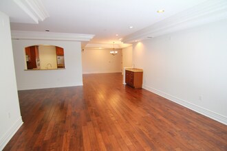 10640 Woodbridge St in Los Angeles, CA - Building Photo - Building Photo