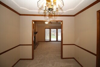 11616 Oakmont St in Overland Park, KS - Building Photo - Building Photo