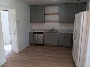 8815 Menaul Blvd NE in Albuquerque, NM - Building Photo - Building Photo