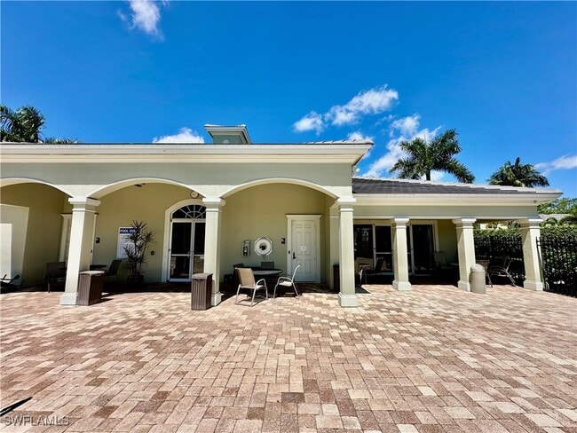 property at 1305 Mariposa Cir