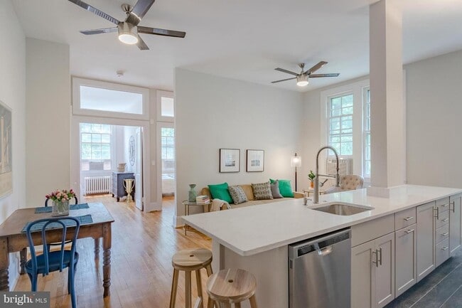 3039 Macomb St NW, Unit 30