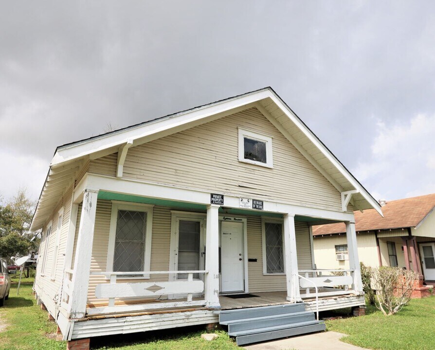 1819 10th St in Port Arthur, TX - Building Photo