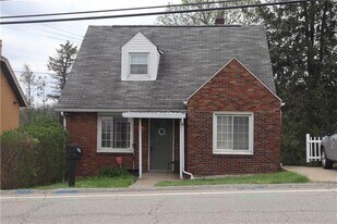 3059 Mt Troy Rd in Pittsburgh, PA - Building Photo