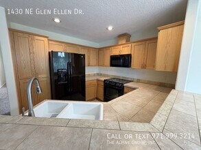 1430 NE Glen Ellen Dr in Hillsboro, OR - Building Photo - Building Photo