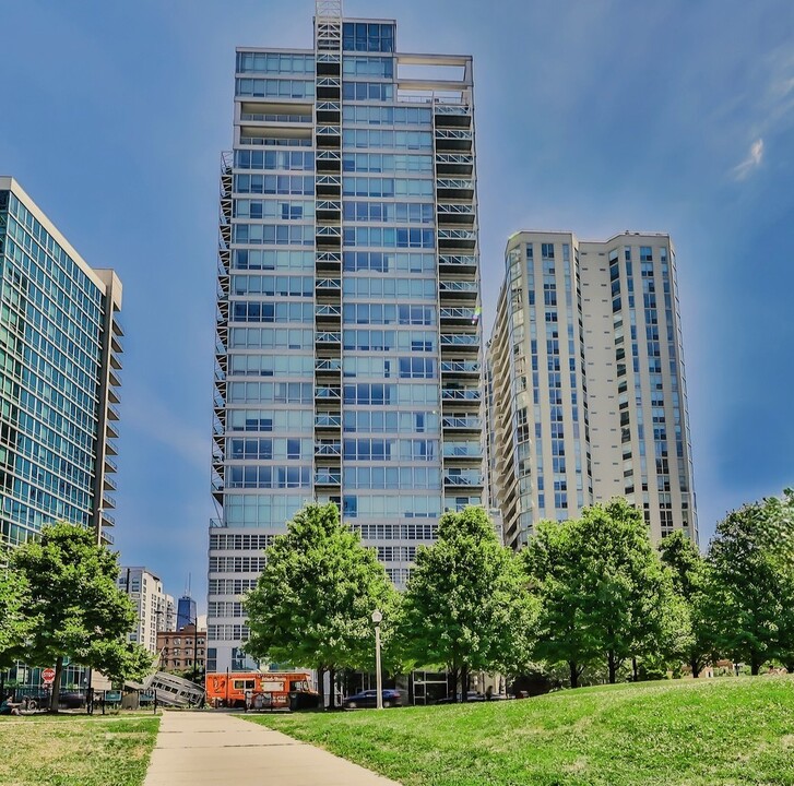 653 N Kingsbury St in Chicago, IL - Building Photo