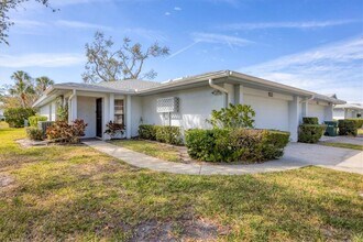 4220 Center Pointe Ln in Sarasota, FL - Building Photo - Building Photo