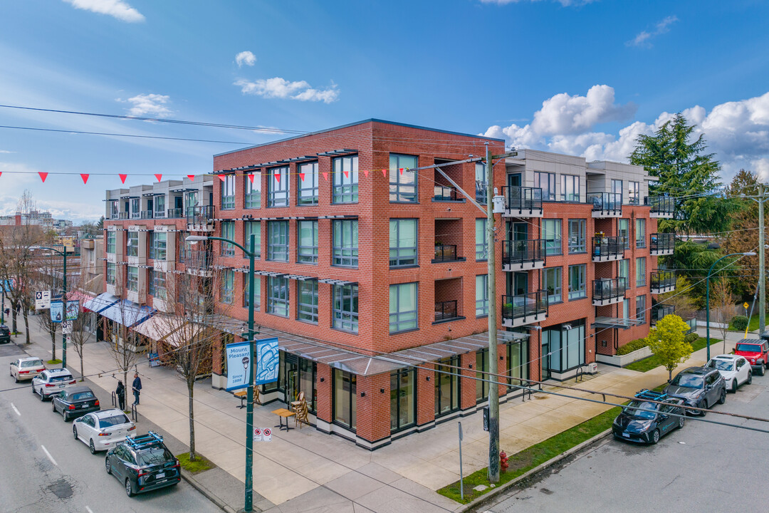 Midtown in Vancouver, BC - Building Photo