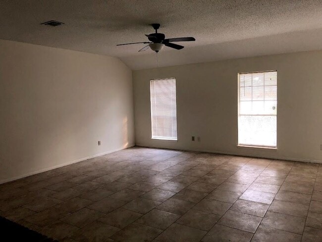 18058 Glenledi Dr in Houston, TX - Building Photo - Building Photo