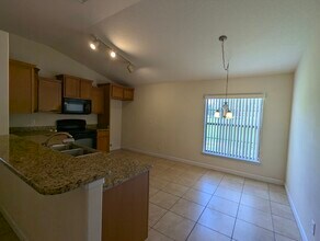 27519 Lois Dr in Tavares, FL - Building Photo - Building Photo