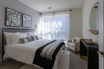 Top of The Mount Apartments in Mount Prospect, IL - Foto de edificio - Building Photo