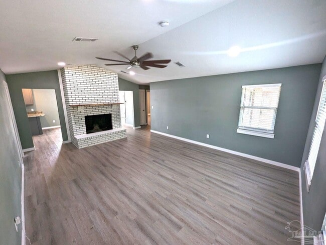 6045 Hamilton Bridge Rd in Milton, FL - Foto de edificio - Building Photo