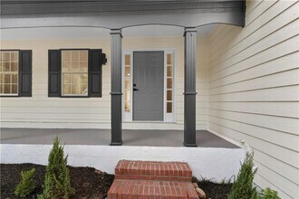 3412 Camens Ct NE in Buford, GA - Building Photo - Building Photo