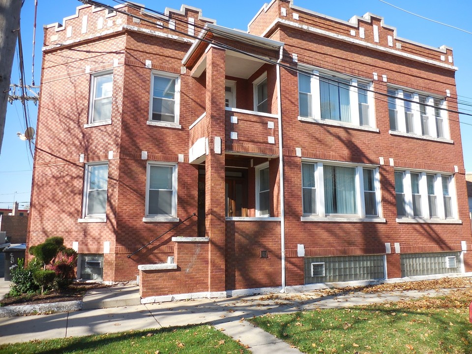 4422 S Sawyer Ave in Chicago, IL - Building Photo