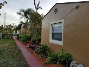 2015 Funston St in Hollywood, FL - Building Photo - Building Photo