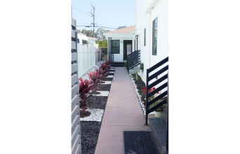 6106 S Fairfax Ave, Unit 6106 S Fairfax Ave Unit A in Los Angeles, CA - Building Photo - Building Photo