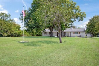 5118 Old Hwy 6 in Van Alstyne, TX - Building Photo - Building Photo