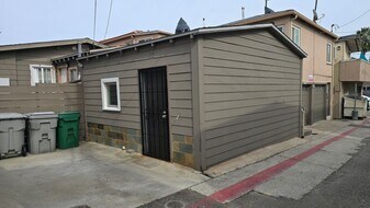 723 Santa Barbara Pl in San Diego, CA - Building Photo