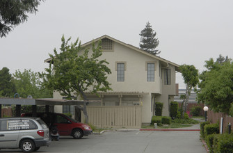 390 Sunset Blvd in Hayward, CA - Building Photo - Building Photo