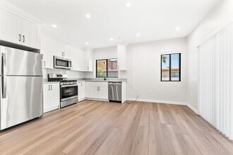 2616 Ellendale Pl in Los Angeles, CA - Building Photo - Building Photo