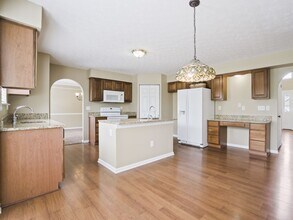 626 Riverby Ln in Delaware, OH - Foto de edificio - Building Photo