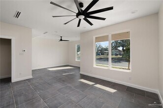 914 Bicentennial Blvd in McAllen, TX - Building Photo - Building Photo