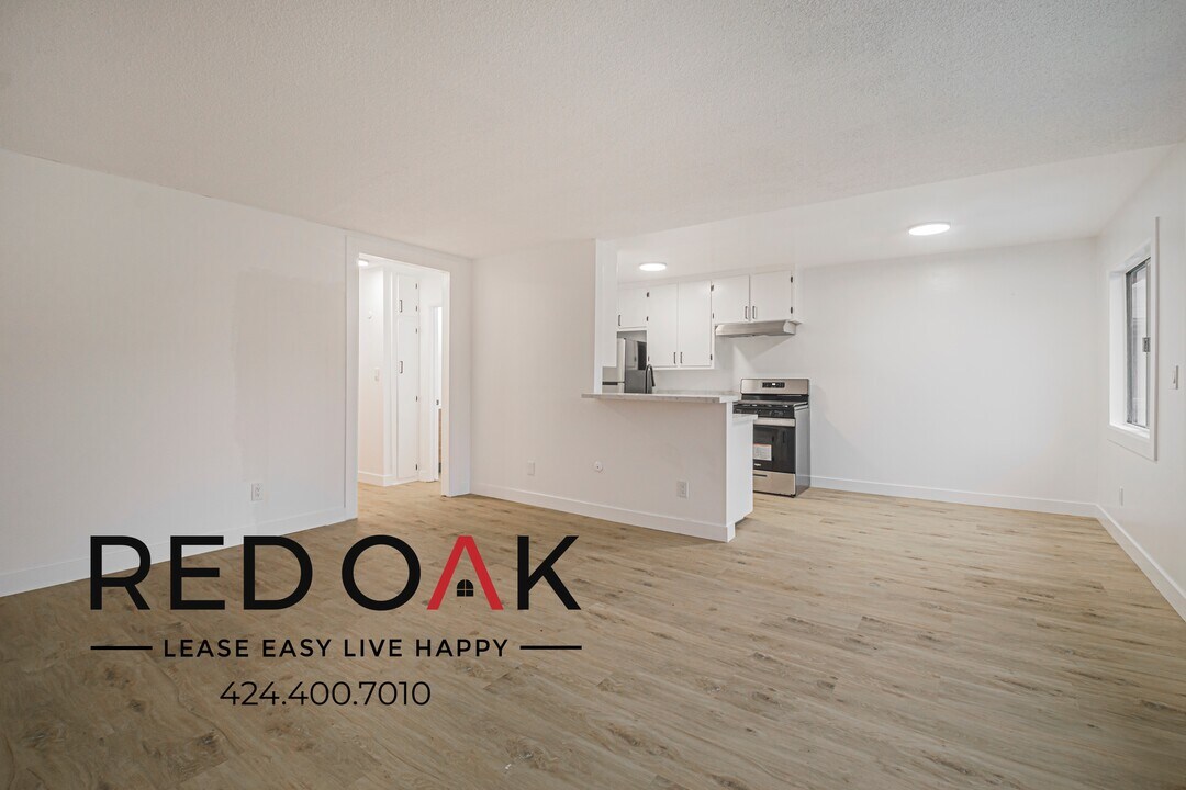 2244 S Western Ave in Los Angeles, CA - Building Photo