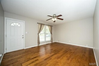 4 Countryside Dr, Unit H330 in St. Peters, MO - Building Photo - Building Photo