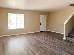2821 Valley View Rd in Hollister, CA - Foto de edificio - Building Photo