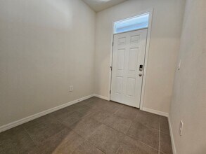 8652 Milestone Dr in Sarasota, FL - Building Photo - Building Photo