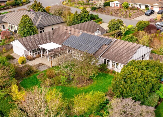 9815 Vineyard Crest in Bellevue, WA - Building Photo - Building Photo