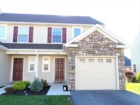 228 Lakeside Xing in Mount Joy, PA - Building Photo