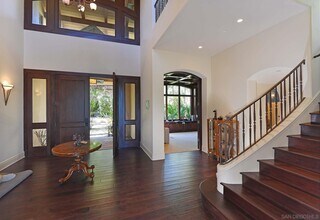 6717 La Jolla Scenic S Dr in San Diego, CA - Building Photo - Building Photo