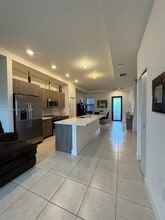 7915 NW 104th Ave in Doral, FL - Building Photo - Building Photo