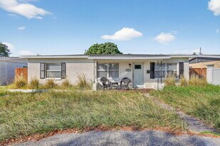 541 40th Ave NE in St. Petersburg, FL - Building Photo