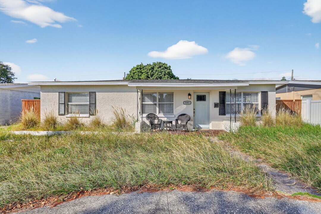 541 40th Ave NE in St. Petersburg, FL - Building Photo