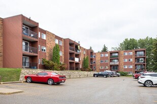 The Pinesview in Red Deer, AB - Building Photo