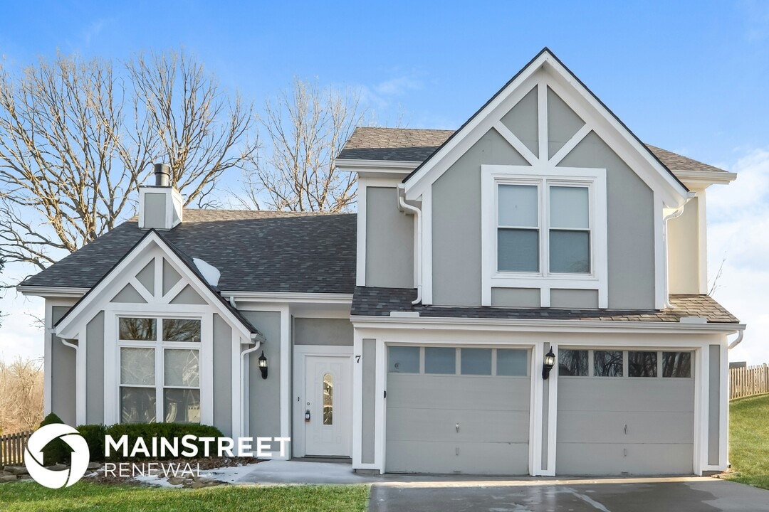 7 Sherry Ct in Smithville, MO - Foto de edificio