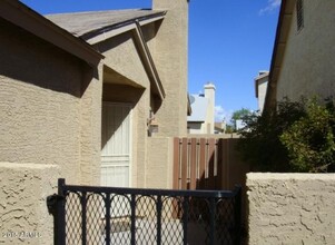 8870 W Greenbrian Dr in Peoria, AZ - Building Photo - Building Photo