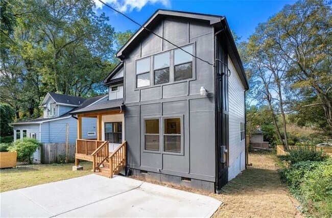 3105 Jones St in East Point, GA - Building Photo - Building Photo