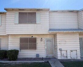 4621 Mill Valley Dr in Las Vegas, NV - Building Photo - Building Photo