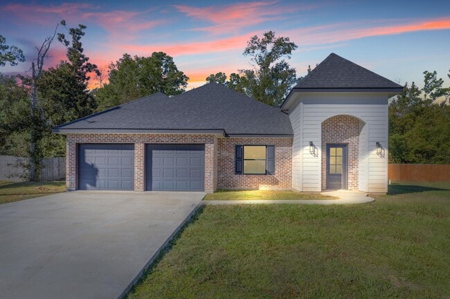 927 Magdalena Street in Sulphur, LA - Building Photo - Building Photo